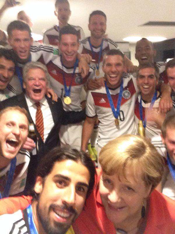 Photos Mondial Les Selfies D Angela Merkel Avec Son Quipe