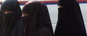 Tunisie : En niqab, elles protestent devant le ministère de l’Enseignement supérieur