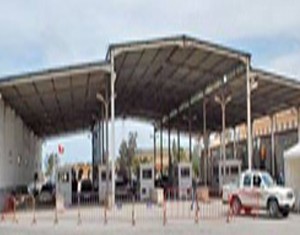 Ras Jedir: Les gardes-frontières portent le brassard rouge