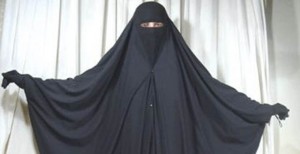 Kébili : Arrestation d’une niqabée en relation avec le terroriste Saber Ben Houcine