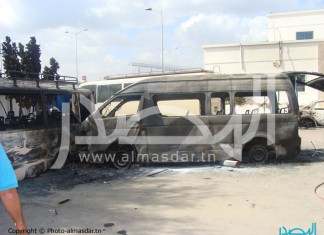 (EN IMAGES) Tunisie – Manif du vendredi 14 septembre 2012: L’école américaine brûlée