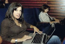 La blogueuse Lina Ben Mhenni reçoit à Rome le prix « Minerva »