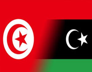 Des Libyens à Ras Jedir fuient les affrontements tribaux armés