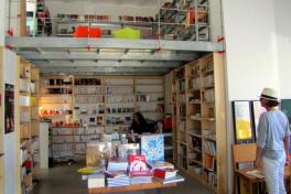 “Jellal Ben Abdallah sous l’artifice, la simplicité” d’Amin Bouker: un livre-album sur un peintre ayant fait de sa vie une oeuvre d’art