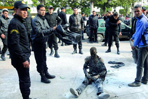 Décès du jeune Adel Khadhri : Les vendeurs ambulants protestent devant le théâtre municipal