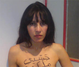 VIDÉO-Choc : La Femen tunisienne Meriem, brûle le livre sacré du Coran