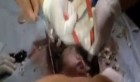 VIDEO: un bébé sauvé dans un conduit de toilettes