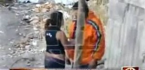 VIDEO : Elle jette la maîtresse de son mari du haut d’une falaise