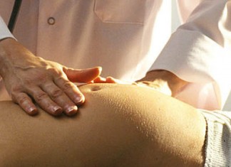 Il consulte pour des ballonnements et découvre qu’il est une femme !