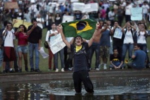 Brésil : Des milliers de personnes manifestent contre le mondial 2014