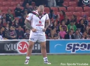 VIDEO : Un joueur de rugby urine en plein match !