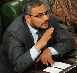 VIDEO. Ennahdha – Manif de soutien à Morsi: Om Zied répond à Sahbi Atig