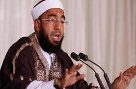 Le prédicateur Béchir Ben Hassen libéré et livré aux autorités tunisiennes