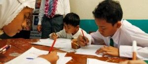 Indonésie : Des écoliers invités à mesurer leur zizi !