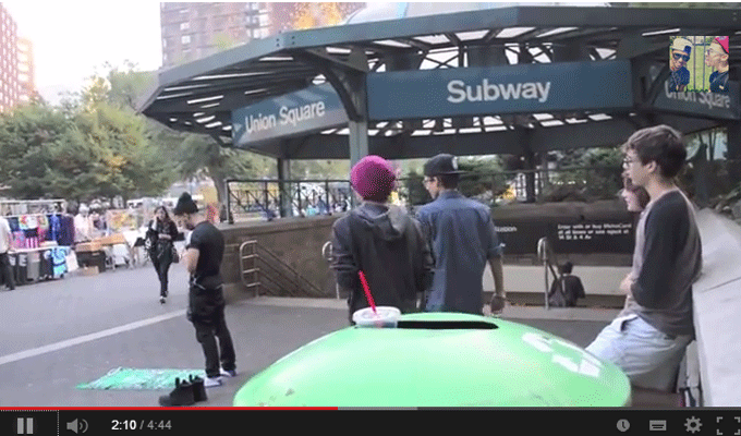 VIDEO : Ils font la prière en pleine rue, regardez la réaction des Américains