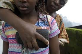 VIDEO : Le calvaire du « repassage des seins » des ados camerounaises