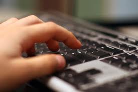 Doté de 12 doigts, il veut être dactylographe!