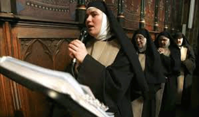 VIDEO : Enceinte sans le savoir, une religieuse accouche d’un garçon !