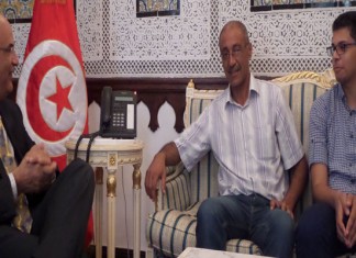 Hakim Ben Hammouda octroie une bourse “spéciale” au lauréat Bac Economie-gestion