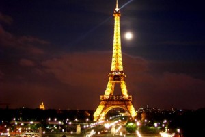 Un terroriste djihadiste projetait de faire exploser le Louvre et la Tour Eiffel