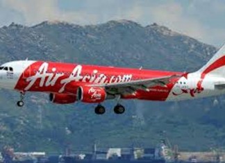 Un avion d’AirAsia disparaît avec 162 personnes à bord