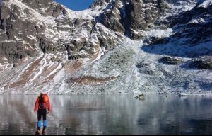 VIDÉO : Un randonneur marche sur l’eau d’un lac en Slovaquie !