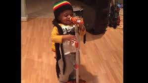 VIDÉO : Il a deux ans et chante du Bob Marley comme personne !