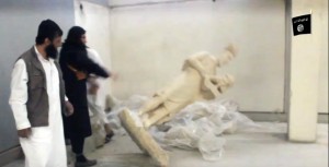 Les extrémistes de l’EI détruisent des antiquités en Irak