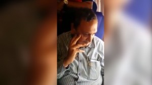 VIDÉO : Une Indienne humilie l’homme qui l’a harcelée dans un avion !