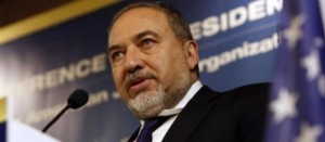 Un chef de la diplomatie isrélienne appel à la “décapitation” des Arabes infidèles au pays