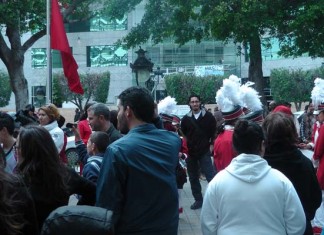 VIDEO – Des touristes manifestent en Tunisie contre le terrorisme