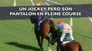 VIDÉO : Un jockey perd son pantalon en pleine course !
