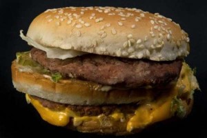 Etats-Unis : Son burger n’a pas de bacon, elle tire dans le fast-food