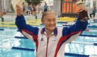 A 100 ans elle crée l’exploit et bat un nouveau record de natation !