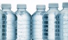 Des centaines de milliers de particules de plastique dans chaque litre d’eau en bouteille : une menace pour la santé ?