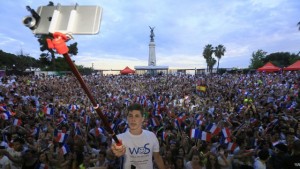 Un jeune Niçois bat le record du monde du plus grand Selfie !