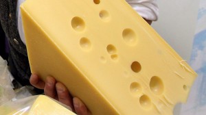 Le mystère des trous dans le fromage enfin percé !