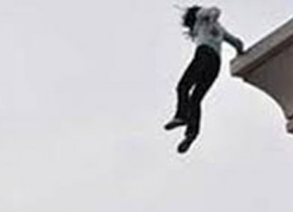 Elle se jette du toit de sa maison pour n’avoir pas décroché son bac