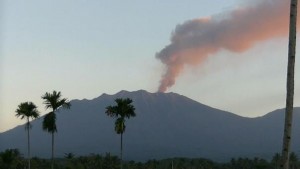 Eruption volcanique en Indonésie : plus de 300 vols annulés sur Bali