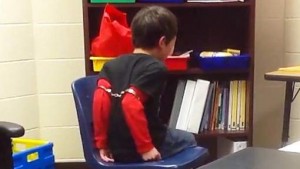 Etats-Unis : Un enfant de 8 ans menotté dans une salle de classe (VIDÉO)