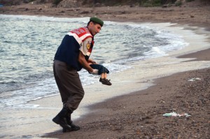 Le corps d’un enfant syrien échoué sur une plage émeut la Toile