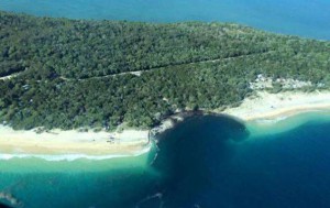 VIDÉO : Un trou géant avale un terrain de camping en Australie