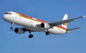 Un avion de ‪Iberia‬ percute deux véhicules de dégivrage à l’aéroport international de ‪Munich‬