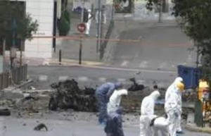 Une bombe explose devant les bureaux du patronat grec à Athènes (VIDÉO)