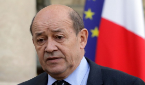 Tunisie: Le Drian rend hommage aux victimes du terrorisme