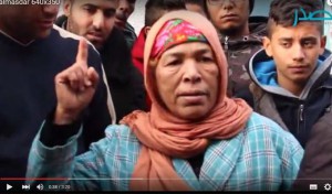 VIDEO – Attentat de Tunis: Écoutez la mère d’un martyr devant la maison du Kamikaze
