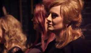 VIDÉO : Adele piège ses fans lors d’un concours de sosies !