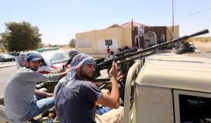 Libye : Deux morts et sept blessés dans des combats à l’est de Tripoli