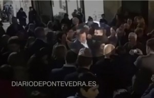 Le chef du gouvernement espagnol frappé au visage en pleine rue (VIDÉO)