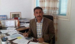 Mustapha Abdelkebir reçoit l’écusson de la paix du Conseil des sages de la Libye